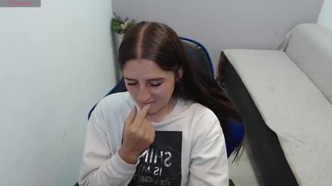 Mia online show from 11/10/25, 01:43