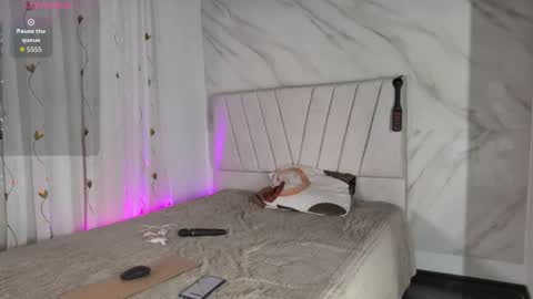 mia elan online show from 11/21/25, 10:08