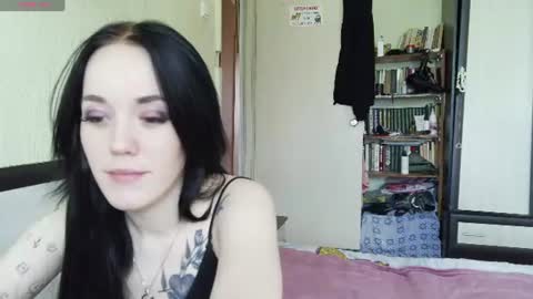 Mia and Jenny online show from 08/03/26, 10:10