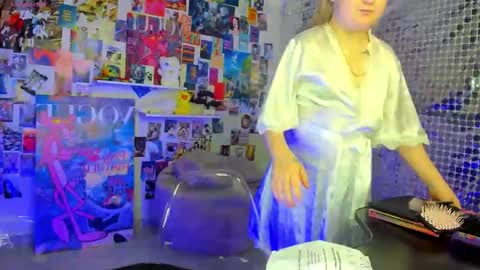 Mia online show from 03/31/26, 03:08