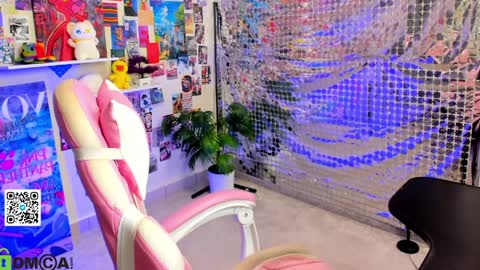 Mia online show from 04/06/26, 03:26