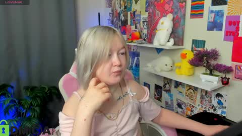 Mia online show from 04/17/26, 02:36