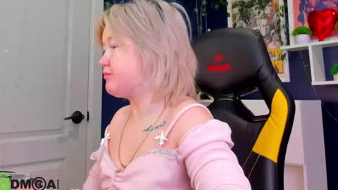 Mia online show from 05/13/26, 03:48