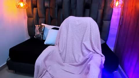 mia_ferrer18 online show from 06/15/26, 12:51