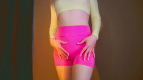 Snapshot of mia_fleur_ chatting on 12/06/24, 08:48 Mia online show from 12/06/24, 08:48