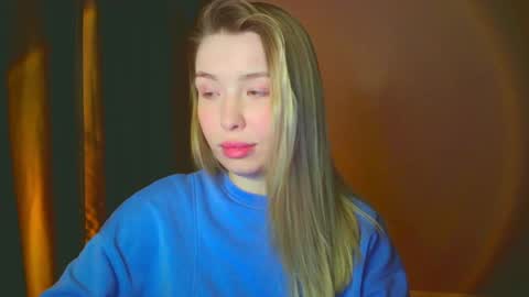 Snapshot of mia_fleur_ chatting on 12/10/24, 09:11 Mia online show from 12/10/24, 09:11