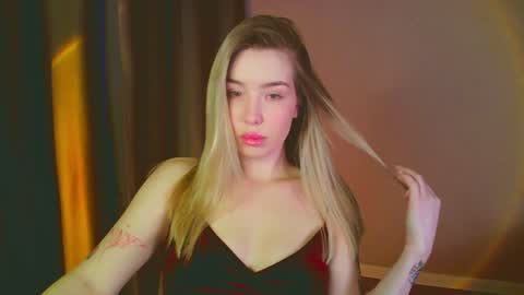 Snapshot of mia_fleur_ chatting on 01/08/25, 05:59 Mia online show from 01/08/25, 05:59