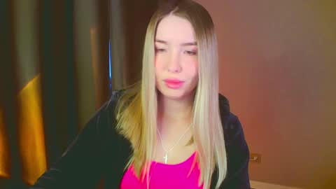 Snapshot of mia_fleur_ chatting on 01/11/25, 06:35 Mia online show from 01/11/25, 06:35