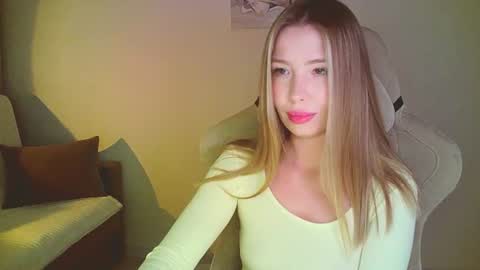 Mia online show from 07/20/26, 10:45