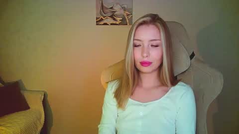 Mia online show from 08/03/26, 12:31
