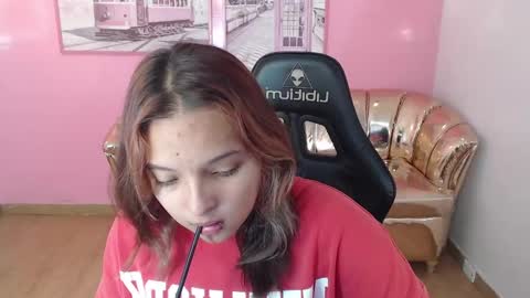 Snapshot of mia_foster_t chatting on 10/06/25, 12:35 Mia online show from 10/06/25, 12:35