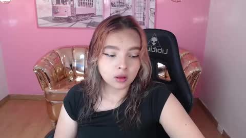 Snapshot of mia_foster_t chatting on 10/07/25, 12:35 Mia online show from 10/07/25, 12:35