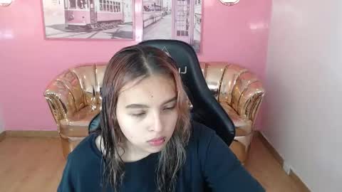 Snapshot of mia_foster_t chatting on 10/12/25, 12:37 Mia online show from 10/12/25, 12:37