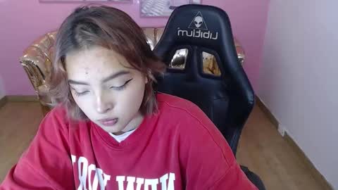 Snapshot of mia_foster_t chatting on 10/17/25, 12:52 Mia online show from 10/17/25, 12:52