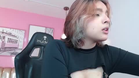 Snapshot of mia_foster_t chatting on 10/23/25, 12:48 Mia online show from 10/23/25, 12:48