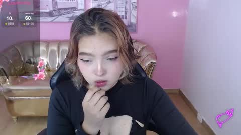 Snapshot of mia_foster_t chatting on 11/06/25, 01:23 Mia online show from 11/06/25, 01:23