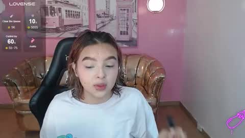 Snapshot of mia_foster_t chatting on 11/17/25, 12:55 Mia online show from 11/17/25, 12:55