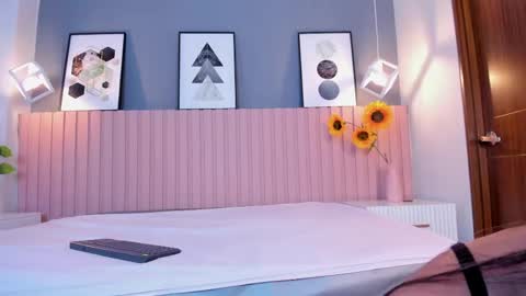 Snapshot of mia_fox_1 chatting on 04/13/26, 12:21 Mia online show from 04/13/26, 12:21