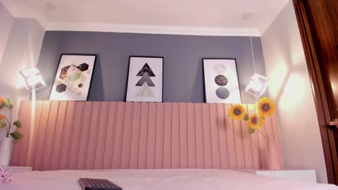 Snapshot of mia_fox_1 chatting on 04/15/26, 12:12 Mia online show from 04/15/26, 12:12