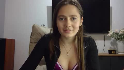 Snapshot of mia_fride1 chatting on 12/19/25, 03:30 mia_fride1 online show from 12/19/25, 03:30