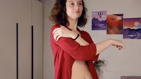 Snapshot of mia_frizz chatting on 01/27/25, 04:11 Mia online show from 01/27/25, 04:11