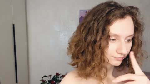 Snapshot of mia_frizz chatting on 01/28/25, 03:57 Mia online show from 01/28/25, 03:57