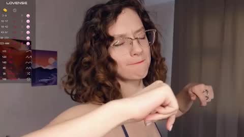 Snapshot of mia_frizz chatting on 02/21/25, 10:07 Mia online show from 02/21/25, 10:07