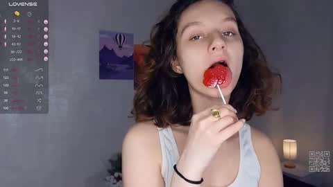 Snapshot of mia_frizz chatting on 03/02/25, 12:32 Mia online show from 03/02/25, 12:32