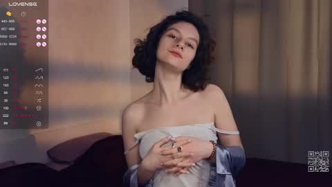 Snapshot of mia_frizz chatting on 03/09/25, 12:53 Mia online show from 03/09/25, 12:53