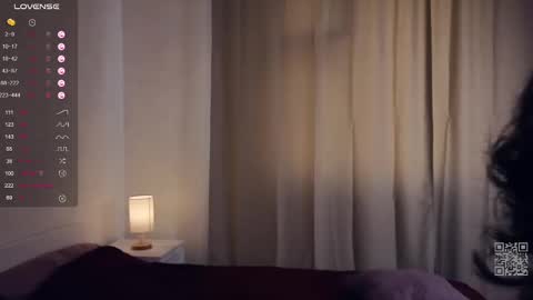 Snapshot of mia_frizz chatting on 03/10/25, 12:04 Mia online show from 03/10/25, 12:04