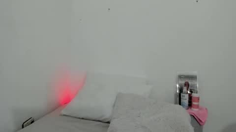 Mia online show from 03/01/26, 06:59