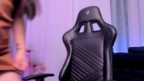 Mia online show from 01/12/25, 02:09