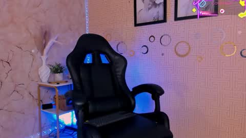 Mia online show from 02/26/26, 12:20