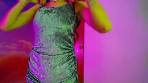 Snapshot of mia_gyutarouwu chatting on 04/16/26, 12:17 online show from 04/16/26, 12:17