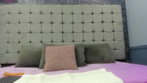 Snapshot of mia_hornny chatting on 11/10/25, 01:10 Mia online show from 11/10/25, 01:10