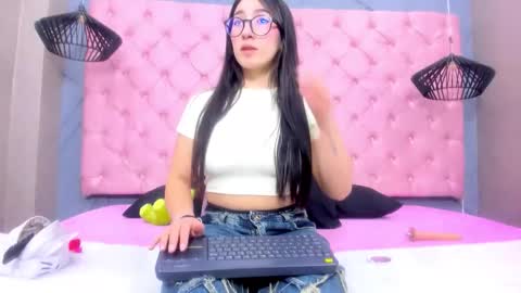 Snapshot of mia_hornny chatting on 01/14/26, 12:33 Mia online show from 01/14/26, 12:33