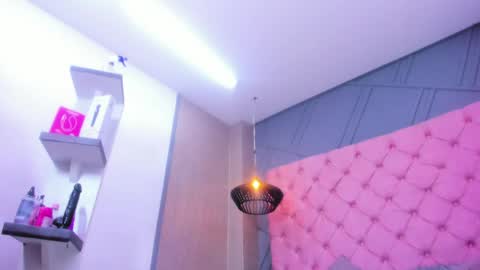 Mia online show from 03/28/26, 01:33