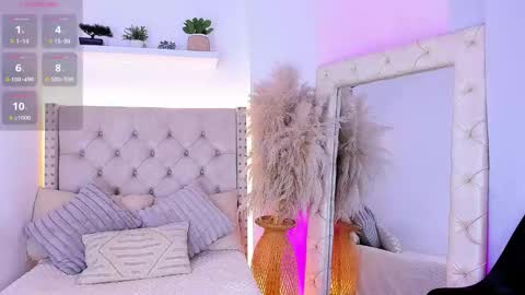 Snapshot of mia_juicy_ chatting on 10/18/25, 09:26 mia_juicy_ online show from 10/18/25, 09:26