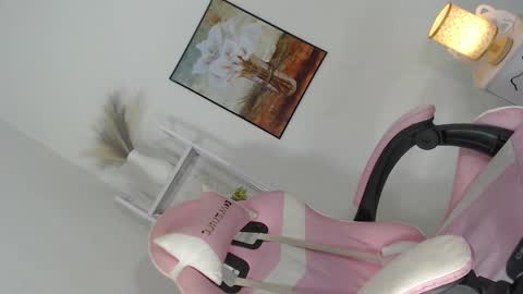 Your Pretty Petite Mia  online show from 02/25/26, 02:27