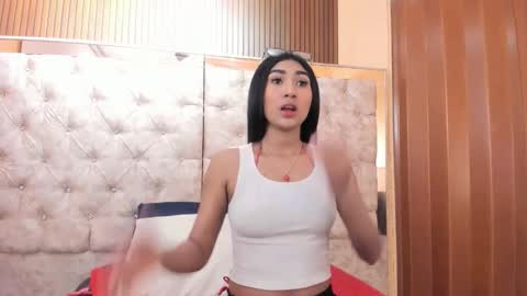 Mia.  online show from 06/11/26, 11:08