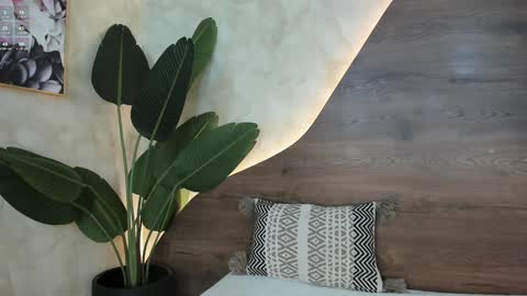 mia_lacy online show from 02/02/25, 07:25