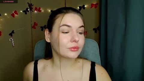 mia_lemm online show from 12/19/25, 08:21
