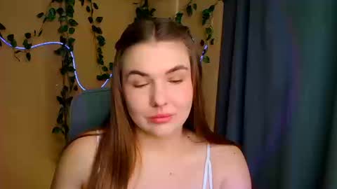 mia_lemm online show from 03/12/26, 08:09