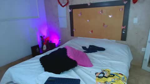 MIALOPEZ      .     Y      .      online show from 02/24/26, 08:18