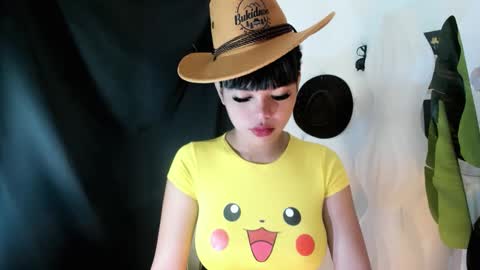 Snapshot of mia_lover9 chatting on 06/11/26, 02:53 M I A online show from 06/11/26, 02:53