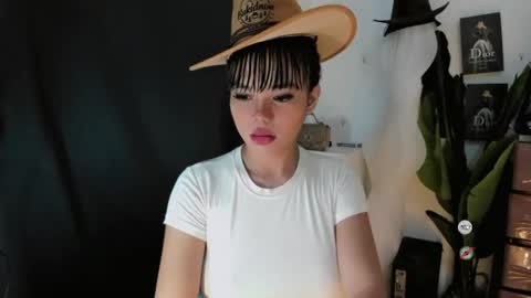 Snapshot of mia_lover9 chatting on 06/13/26, 03:54 M I A online show from 06/13/26, 03:54