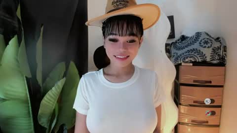 Snapshot of mia_lover9 chatting on 07/16/26, 09:48 M I A online show from 07/16/26, 09:48