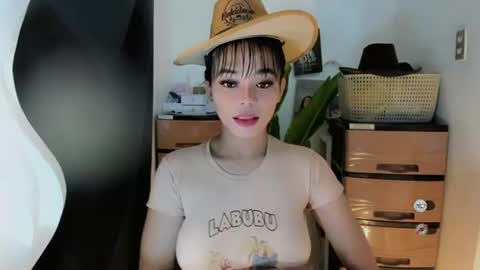 Snapshot of mia_lover9 chatting on 07/18/26, 09:02 M I A online show from 07/18/26, 09:02