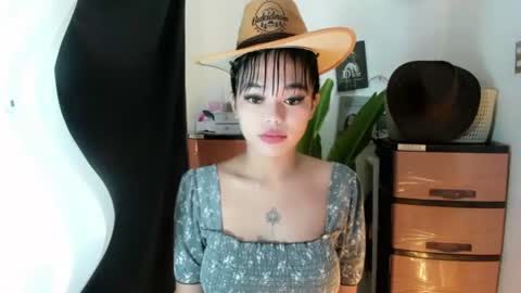 Snapshot of mia_lover9 chatting on 07/19/26, 02:04 M I A online show from 07/19/26, 02:04