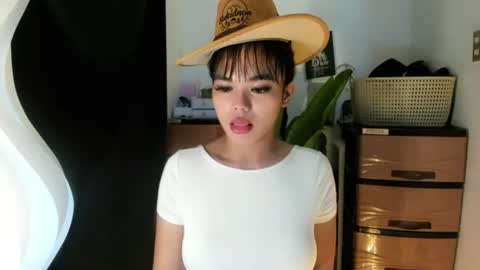 Snapshot of mia_lover9 chatting on 07/20/26, 01:35 M I A online show from 07/20/26, 01:35
